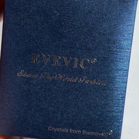 EVEVIC crystals from SWAROVSKI dangle earrings for pierced ears - Picture 9 of 12